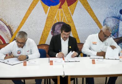 Concreta la UAT acuerdos en beneficio de sus trabajadores