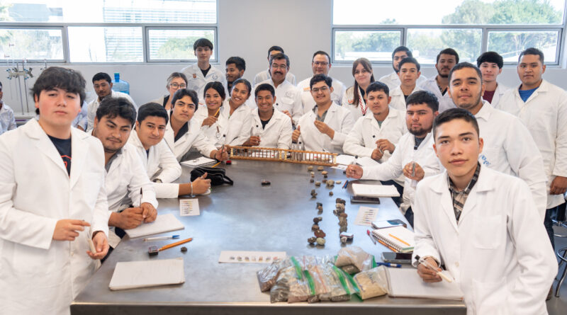 Impulsa rector lazos con la comunidad de la FIC-UAT