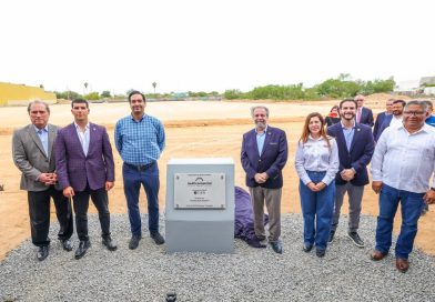 Develó Carlos Peña Ortiz primera piedra del Multicomercial Reynosa con Estiben Handal Dabdoub