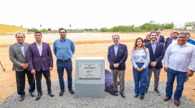 Develó Carlos Peña Ortiz primera piedra del Multicomercial Reynosa con Estiben Handal Dabdoub