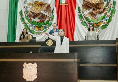 Comparece secretaria de Economía ante el Congreso; destaca visión humanista en la política económica del gobernador