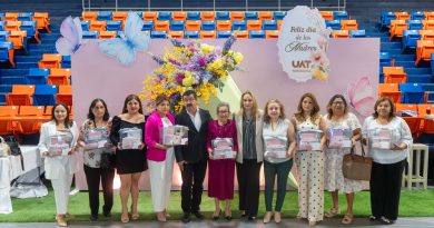 Dámaso Anaya reconoce la labor de las madres trabajadoras de la UAT