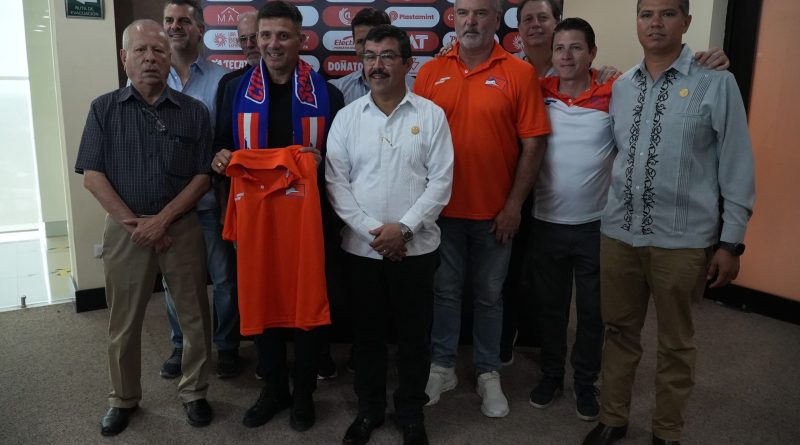 Presentan a Gabriel “El místico” Pereyra como nuevo D. T. del Correcaminos