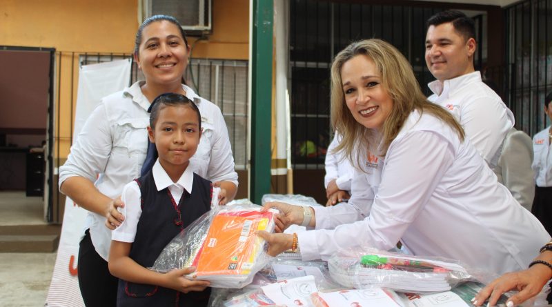 Entrega Familia UAT útiles escolares a niñez vulnerable con la colecta “Impulsando Corazones”